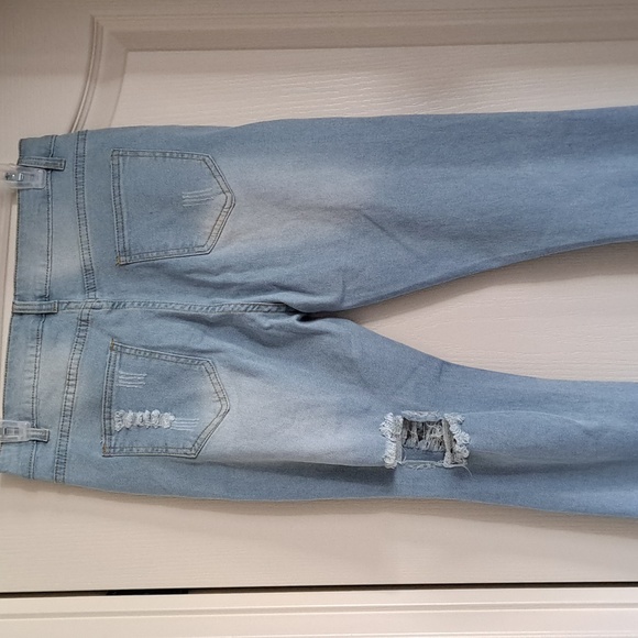 NWOT Acid Wash Distressed Skinny Jegging - Picture 3 of 10